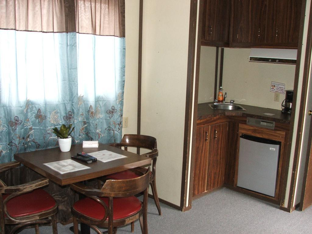 1202 Motor Inn Beaver Creek Номер фото